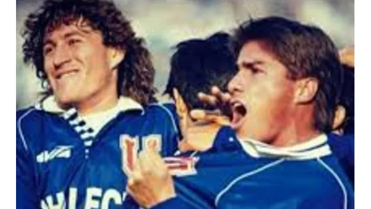 Guevara, a la derecha, disparó con todo contra Azul Azul.