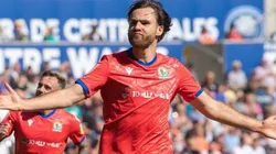 Jon Dahl Tomasson es pura risa tras la continuidad de Ben Brereton en los Rovers