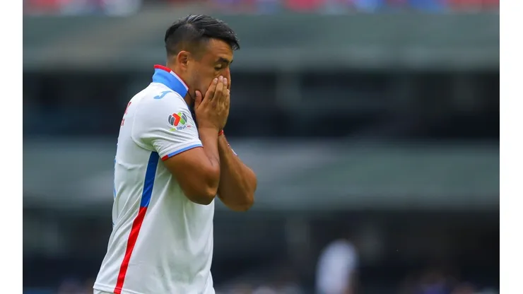 Morales sufre con el presente de Cruz Azul y con la opinión de históricos.