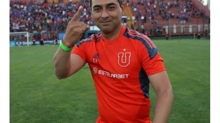 Carlos Véliz se cuadra con Universidad de Chile pero blinda al actual DT: ""Si la dirigencia piensa que yo debo estar al mando del primer equipo masculino, no tendría problemas. De todas formas hoy está Diego López y hay que apoyarlo"