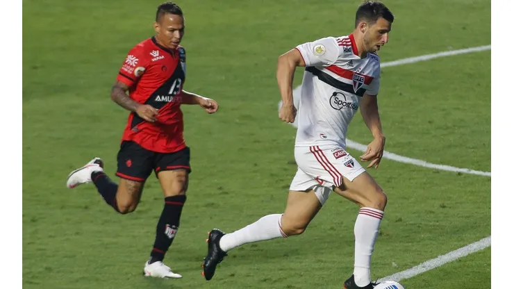 Goianiense y Sao Paulo disputan una de las semifinales de Copa Sudamericana.