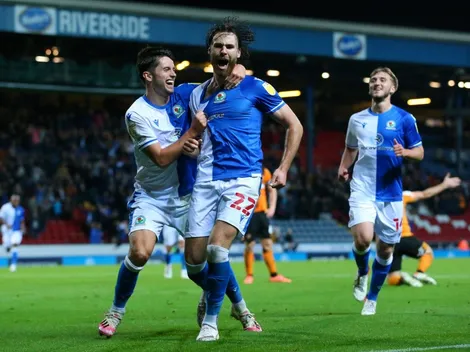 El técnico de Ben Brereton le implora que se quede a celebrar en el Blackburn Rovers