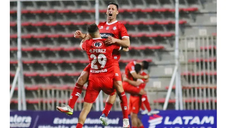 Vilches se va de tarro y se sincera con que pudo ser falta el primer gol de Calera.