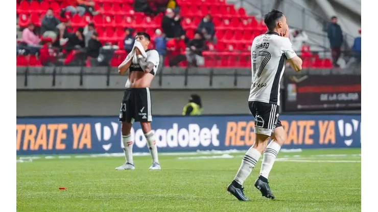 Colo Colo puede recibir una sanción por incumplir una base del reglamento.