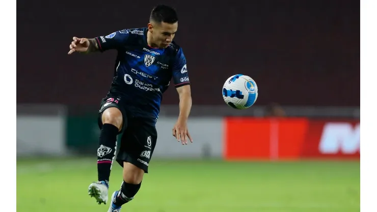Independiente del Valle tiene en su plantel al lateral chileno Matías Fernández