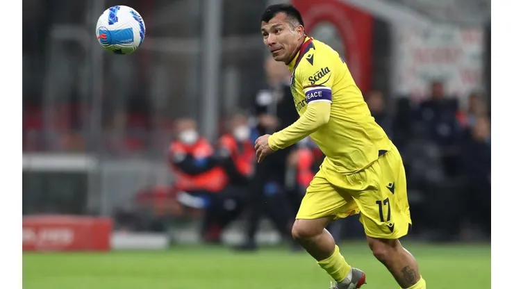Medel es el líder en la defensa del Bologna