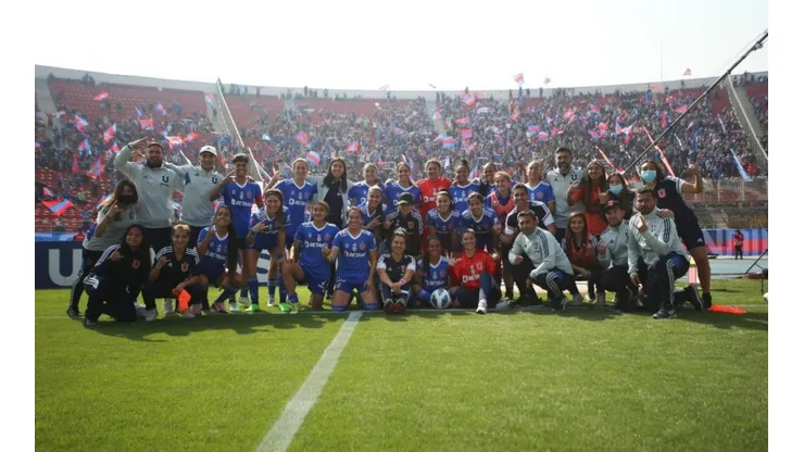 La columna de Las Leonas: "El equipo masculino de Universidad de Chile empañó la fiesta que habían preparado las campeonas"