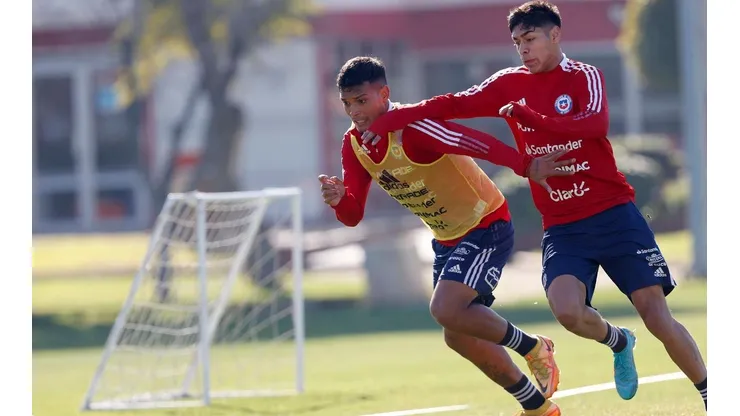 Chile y Perú Sub 23 disputan un amistoso internacional.