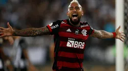 Vidal comienza a conquistar Brasil y se llena de flores por la prensa en triunfo de Flamengo.