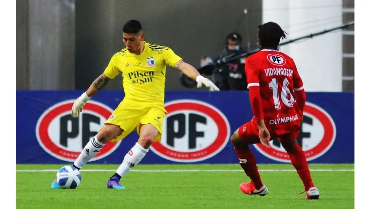 Brayan Cortés tuvo mala fortuna en el cierre del partido ante Unión La Calera y vio como su retaguardia cayó dos veces en Colo Colo