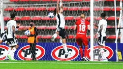 Méndez preocupado por el futuro de Colo Colo, pese a que dice que el torneo está 'en el bolsillo'.