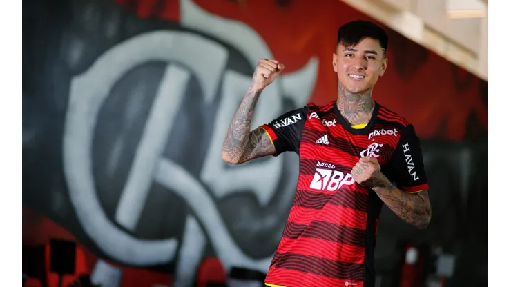 Erick Pulgar debutó en el Flamengo y actuó 12 minutos en la victoria ante el Botafogo en el Brasileirao