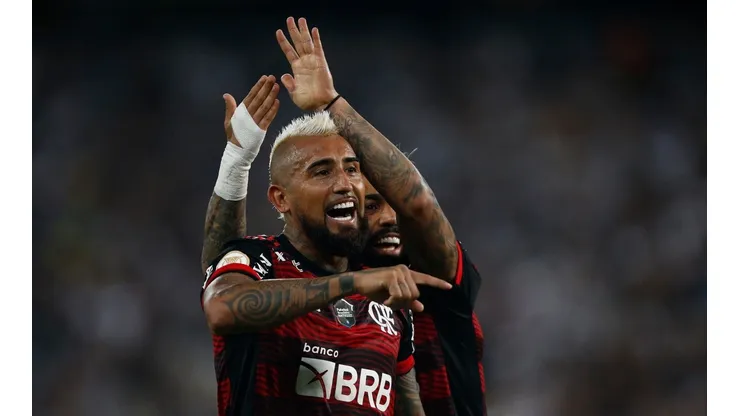 Arturo Vidal se lució con un golazo en Brasil para el resultado positivo del Flamengo en el Brasileirao ante el Botafogo.