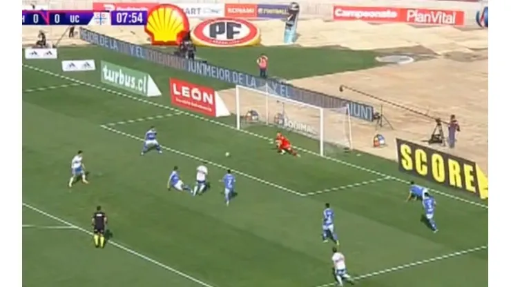 Los Cruzados pusieron el 1-0 ante los azules con gol de Pinares