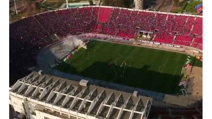 Los hinchas de la U manifestaron su descontento con Azul Azul