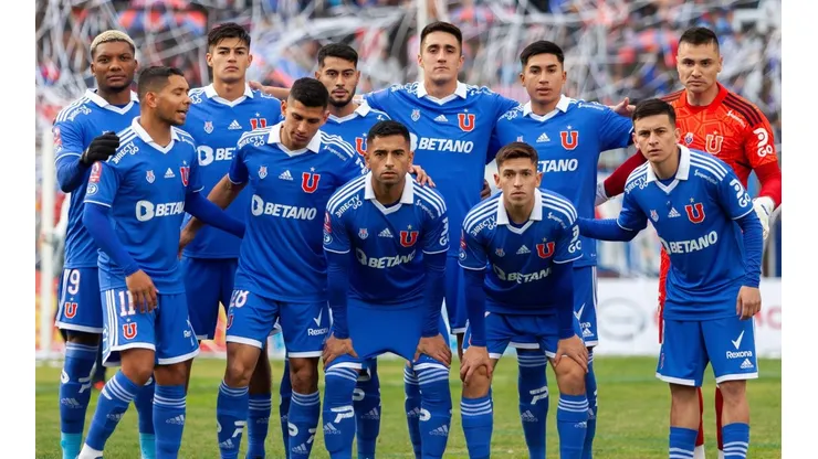 Formación de la U para jugar el Clásico Universitario
