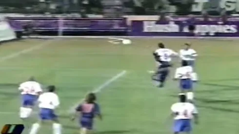 El fenomenal gol de chilena que le anularon al Bombero Ibáñez en el Clásico Universitario de 1995