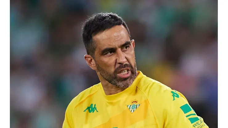 El portero podría abandonar el equipo qiue dirige Manuel Pellegrini