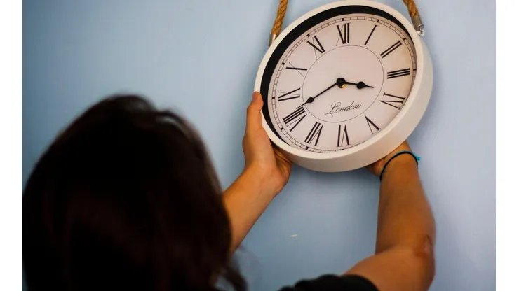 Conoce si los relojes se atrasan o se adelantan.