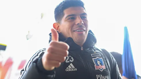 Pavez saca su lado más humano en visita de Colo Colo a Pilsen del Sur.