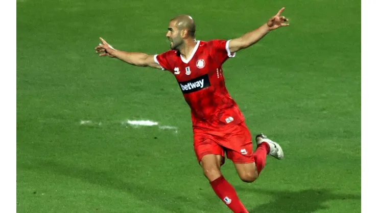 Sacha Sáez quiere dejar a Colo Colo sin pan ni pedazo este domingo.