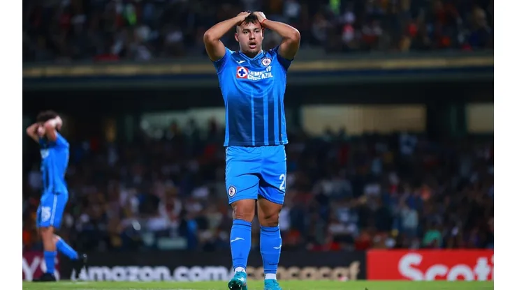 Morales recibió graves insultos por hinchas tras la goleada que sufrió Cruz Azul en el clásico.