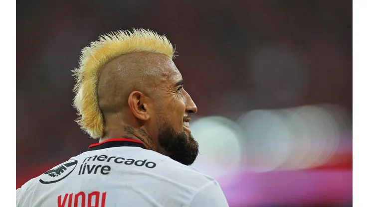Arturo Vidal protagonizó su primera polémica en la cancha con un penal no sancionado al chileno, que sí reclamó todo el Palmeiras en el Brasileirao