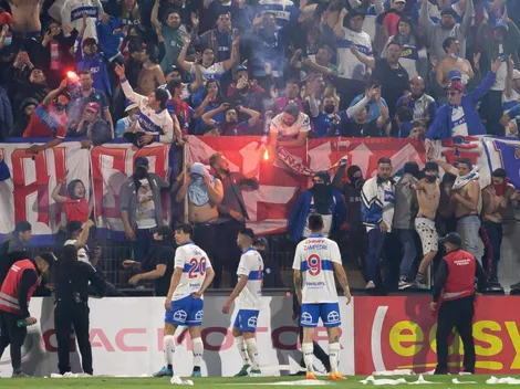 Lamentable: San Carlos se cierra con incidentes, pirotecnia e invasión de hinchas