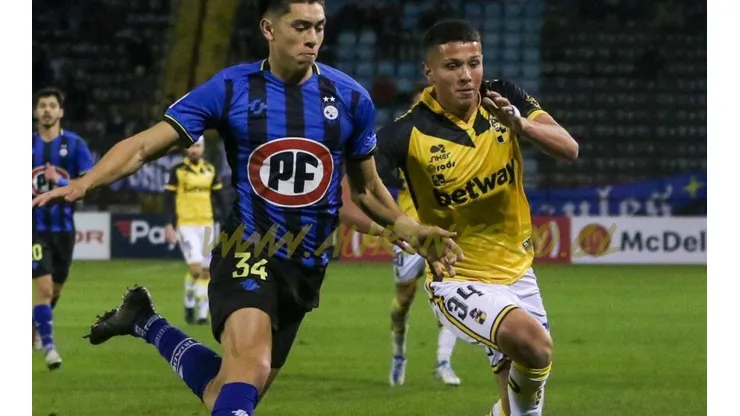 Joven jugador de Coquimbo Unido fue llevado en ambulancia por sufrir mareos en derrota ante Huachipato por Copa Chile