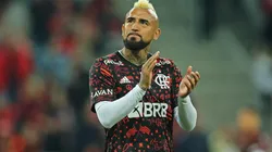 Prensa brasileña desata su locura por partidazo de Vidal en clasificación de Flamengo.