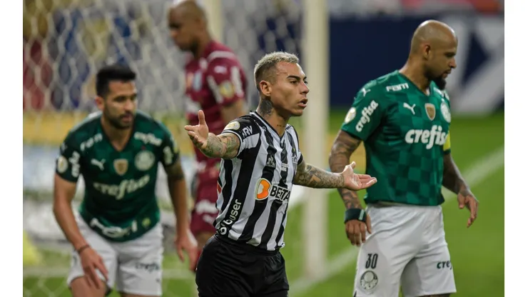 Eduardo Vargas recibe con los brazos abiertos el perdonazo de Cuca para jugar de nuevo en el Atlético Mineiro. El chileno hace méritos para jugar con el Galo en el Brasileirao