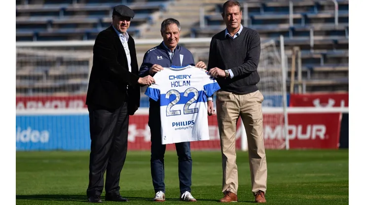 Ariel Holan sabe que no puedo hacer mucho en el tema de Matías Dituro y le tiró la pelota al Tati Buljubasich para que decida sobre el arquero al Girona en España