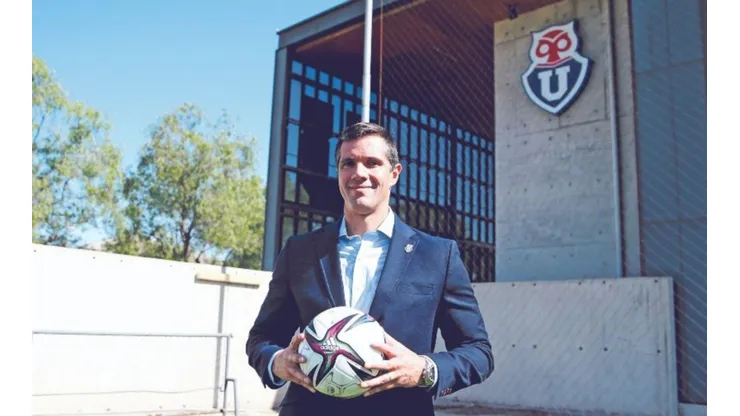 Ex entrenador azul emplazó con todo a Michael Clark y pidió transparencia.