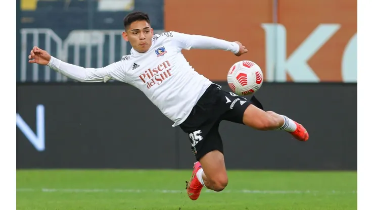 Joan Cruz pasó de crack a uno de los jugadores relegados por Gustavo Quinteros en Colo Colo y en la Selección Sub 20 sí tiene más rodaje