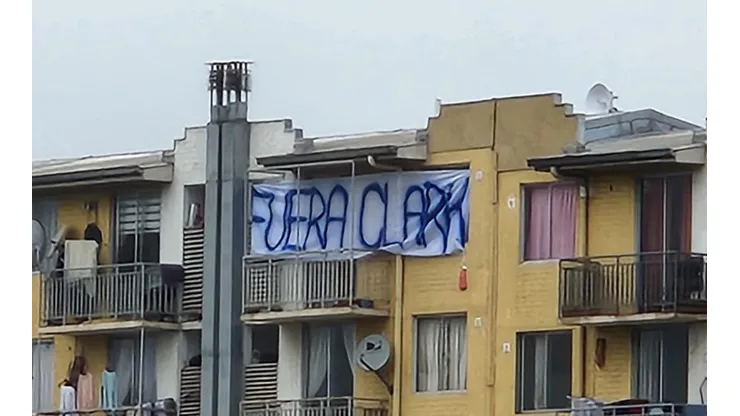 Hinchas de la U se volvieron a manifestar en contra de Michael Clark.