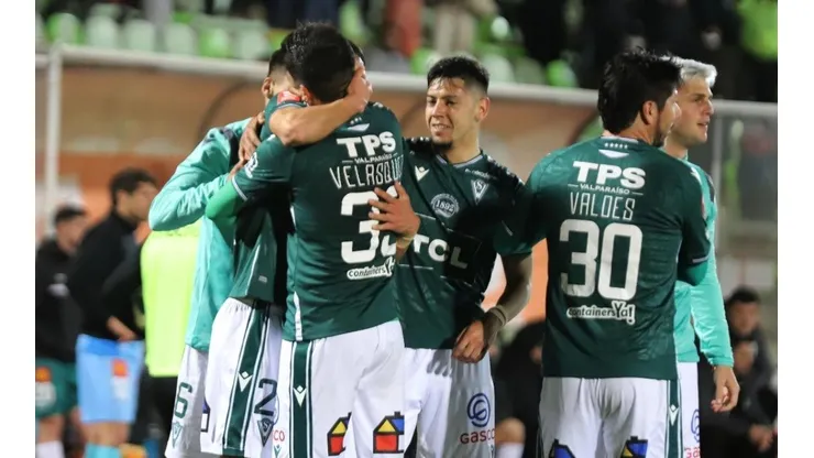Wanderers goleó a Deportes Temuco y respira en el Ascenso