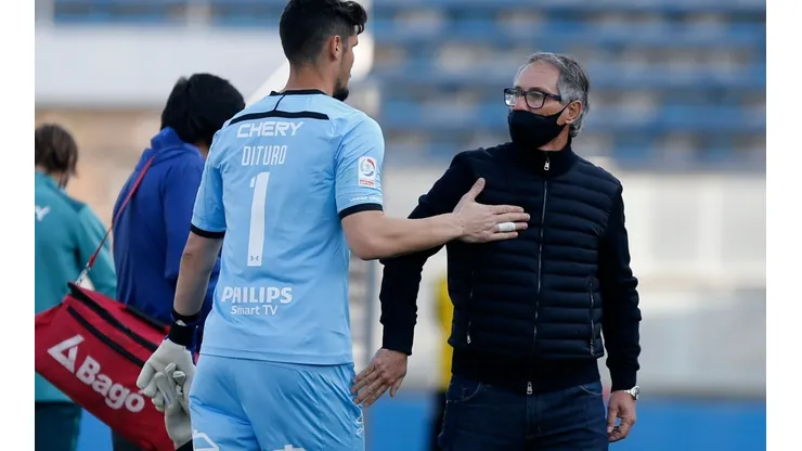 Matías Dituro e Ignacio Saavedra dejan en jaque a Ariel Holan en la Universidad Católica por sus posibles partidas al Girona