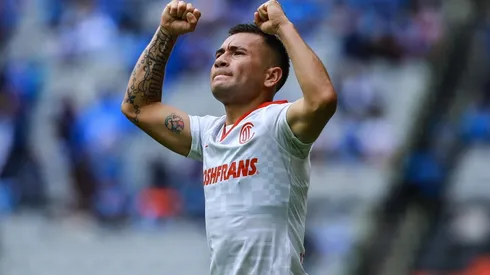 Meneses guía la remontada de Toluca para derrotar a Cruz Azul.