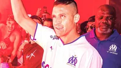 Sánchez fue recibido por muchos hinchas en su llegada a Marsella