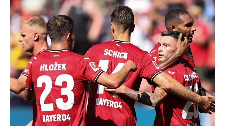 Charles Aránguiz pone la paridad para el Leverkusen