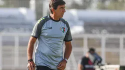 Costas palpita el partido con Colo Colo y los llena de flores.