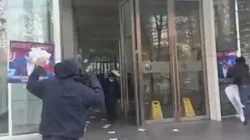 La U está a cuatro puntos del descenso y los hinchas hacen notar su malestar.