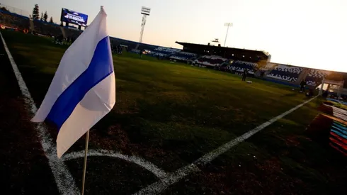 La prohibición que pesa en el fútbol chileno tiene a muchos estadios jugando con poca capacidad.