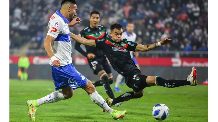 Mauricio Isla es fundamental en el esquema de Ariel Holan y va de menos a más en la Primera División.