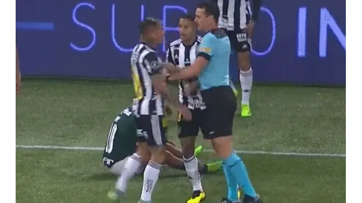 Hinchas del Atlético Mineiro hacen pebre a Eduardo Vargas y piden su salida tras eliminación de la Copa Libertadores