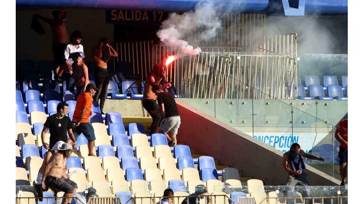 ANFP recibe millonaria multa por desórdenes entre hinchas en la Supercopa.