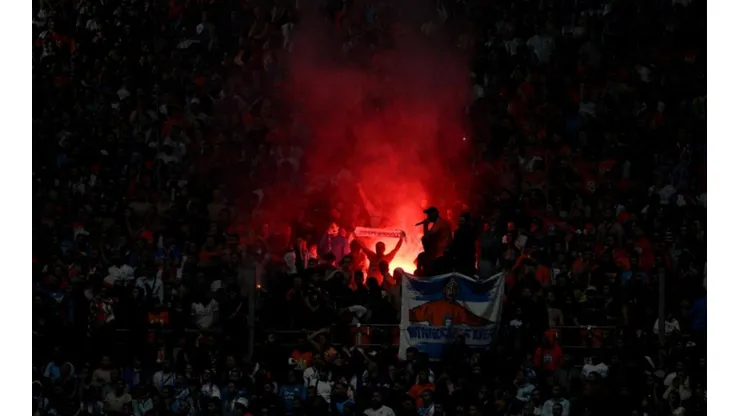 Los hinchas del Marsella se acordaron de Messi en bienvenida de Alexis.