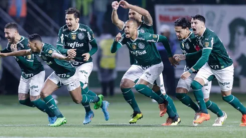 Kuscevic y Palmeiras aguantan con dos menos y avanzan a semifinales.