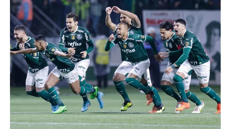 Kuscevic y Palmeiras aguantan con dos menos y avanzan a semifinales.