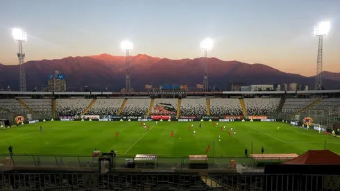 Colo Colo quiere revolucionar su cancha con modelo espejo a Monumental de Núñez.